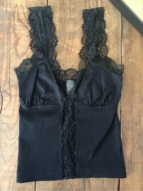 Dynamic Brand Black Lace-Trim Ribbed Tank Top